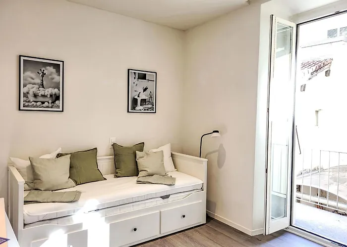 White Apt-1 By Interhome アパート ロカルノ